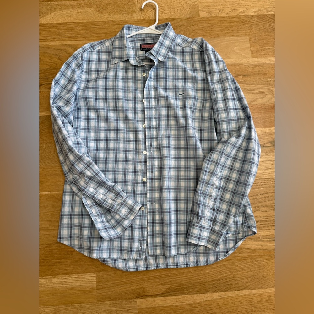 Men’s size large vineyard vines button down